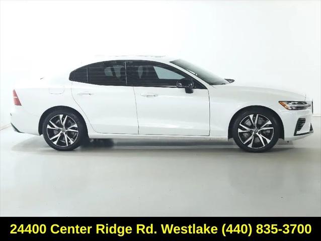2022 Volvo S60 Recharge T8 R-Design Expression