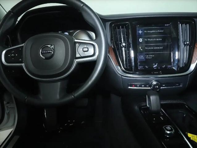 2022 Volvo S60 Recharge T8 R-Design Expression