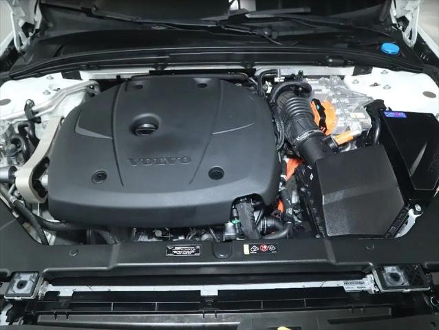 2022 Volvo S60 Recharge T8 R-Design Expression