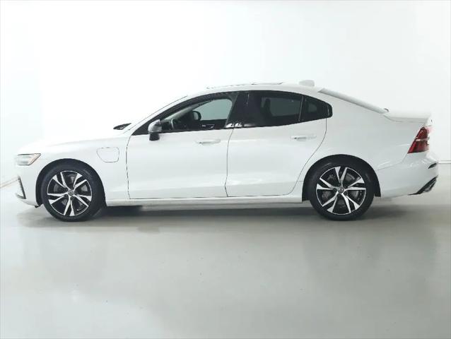 2022 Volvo S60 Recharge T8 R-Design Expression
