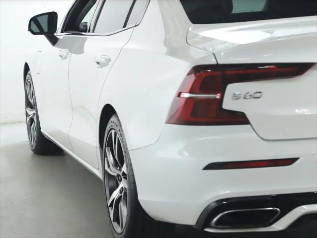 2022 Volvo S60 Recharge T8 R-Design Expression