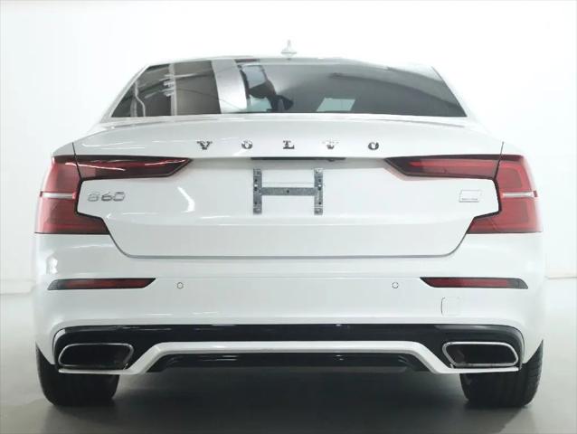 2022 Volvo S60 Recharge T8 R-Design Expression