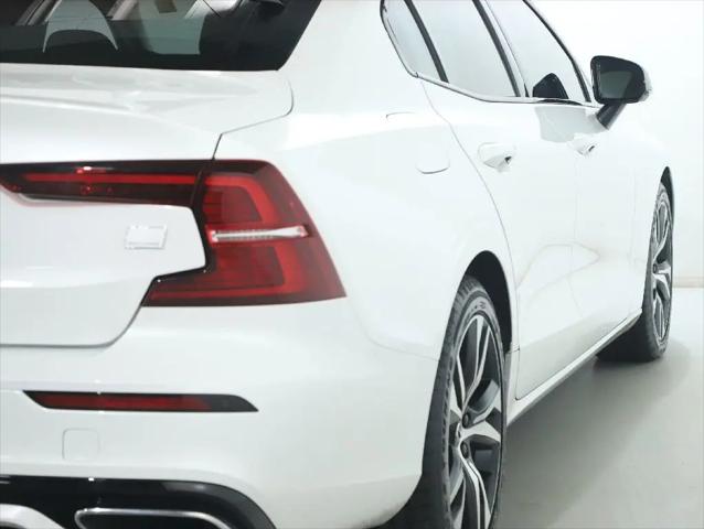 2022 Volvo S60 Recharge T8 R-Design Expression