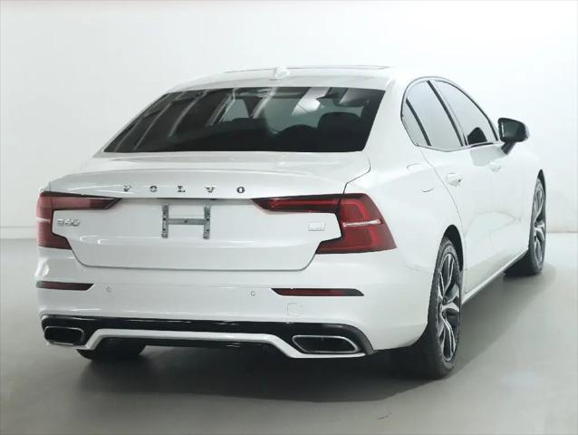 2022 Volvo S60 Recharge T8 R-Design Expression