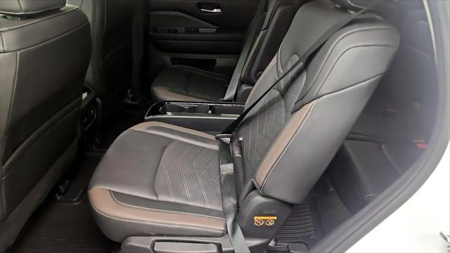2025 Nissan Pathfinder Platinum 4WD