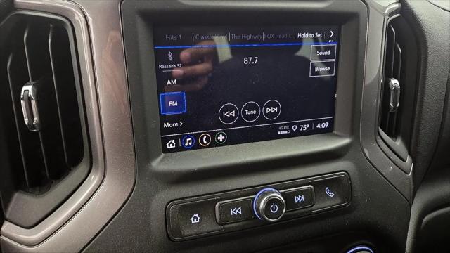 2023 Chevrolet Silverado 1500 4WD Crew Cab Short Bed Custom