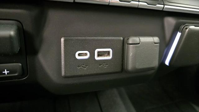 2023 Chevrolet Silverado 1500 4WD Crew Cab Short Bed Custom