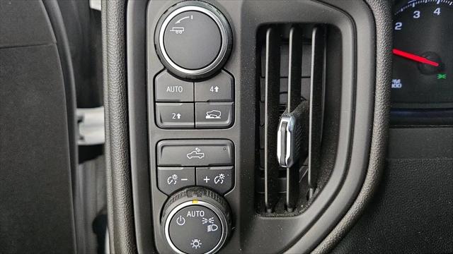 2023 Chevrolet Silverado 1500 4WD Crew Cab Short Bed Custom