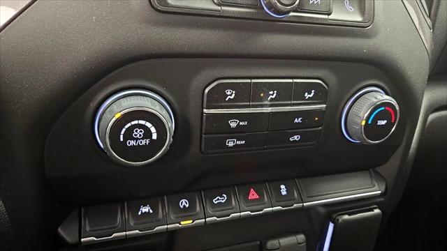 2023 Chevrolet Silverado 1500 4WD Crew Cab Short Bed Custom