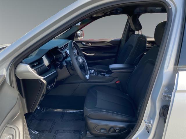 2024 Jeep Grand Cherokee L Laredo 4x2