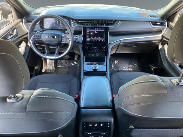 2024 Jeep Grand Cherokee L Laredo 4x2