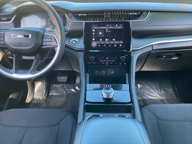 2024 Jeep Grand Cherokee L Laredo 4x2