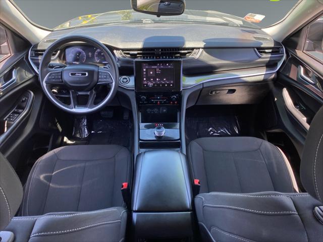 2023 Jeep Grand Cherokee Laredo 4x2