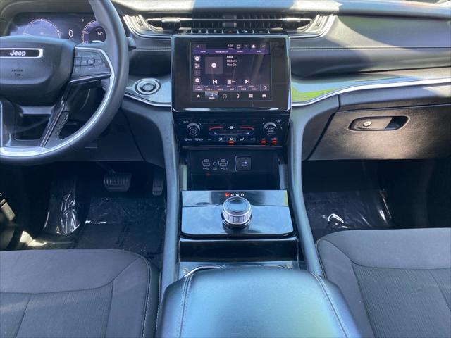 2023 Jeep Grand Cherokee Laredo 4x2
