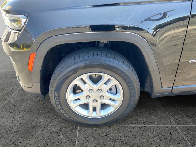 2023 Jeep Grand Cherokee Laredo 4x2