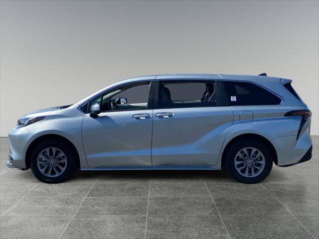 2025 Toyota Sienna LE