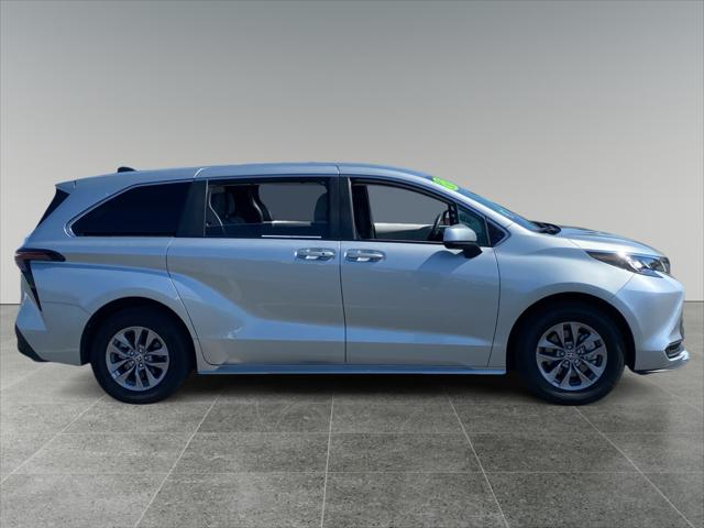 2025 Toyota Sienna LE