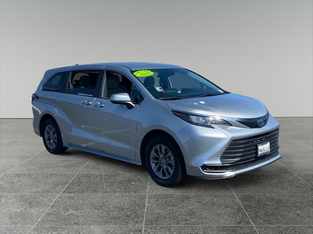 2025 Toyota Sienna LE