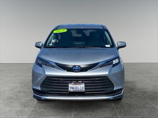 2025 Toyota Sienna LE