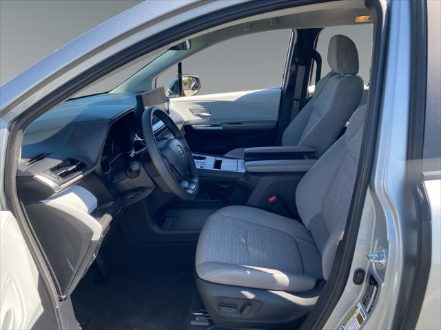 2025 Toyota Sienna LE