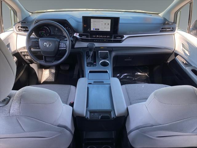 2025 Toyota Sienna LE