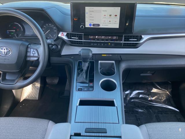 2025 Toyota Sienna LE