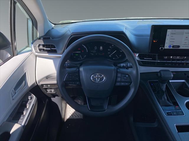 2025 Toyota Sienna LE