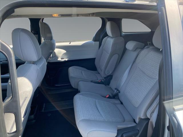 2025 Toyota Sienna LE