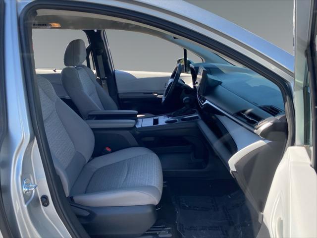 2025 Toyota Sienna LE