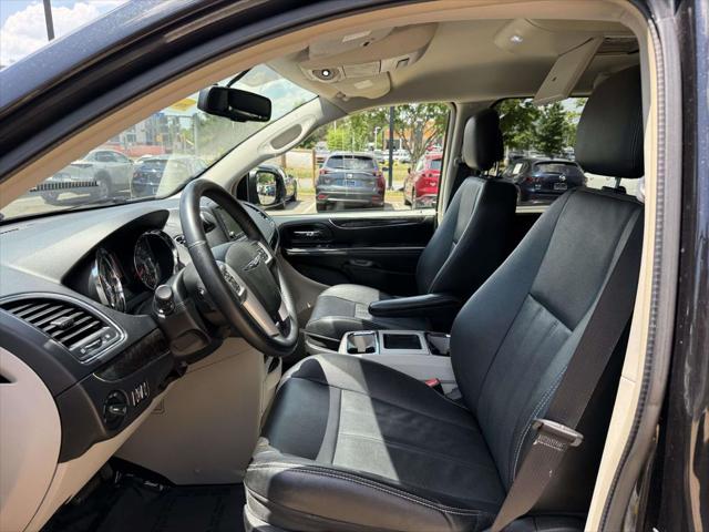 2015 Chrysler Town & Country Touring