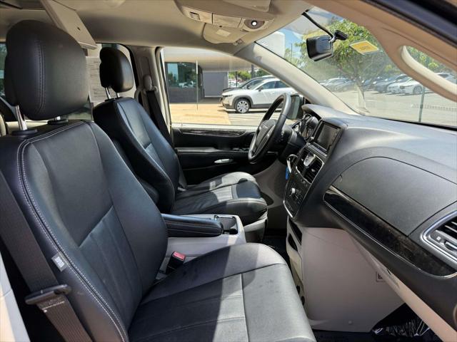 2015 Chrysler Town & Country Touring
