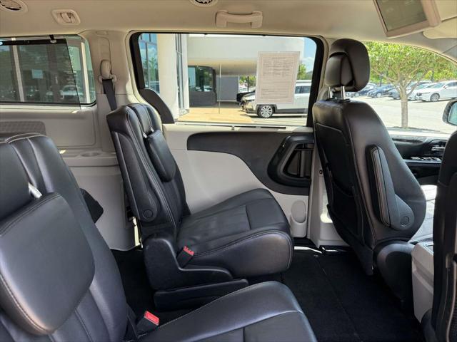 2015 Chrysler Town & Country Touring