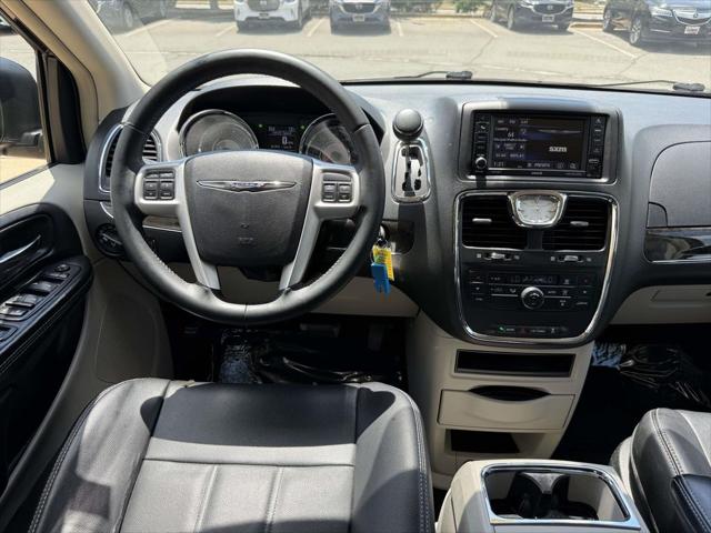 2015 Chrysler Town & Country Touring