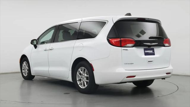2023 Chrysler Voyager LX