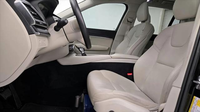 2020 Volvo XC90 T6 Momentum 7 Passenger