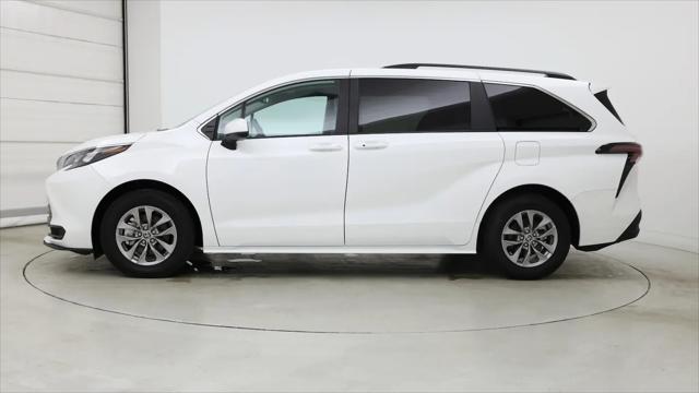 2025 Toyota Sienna LE