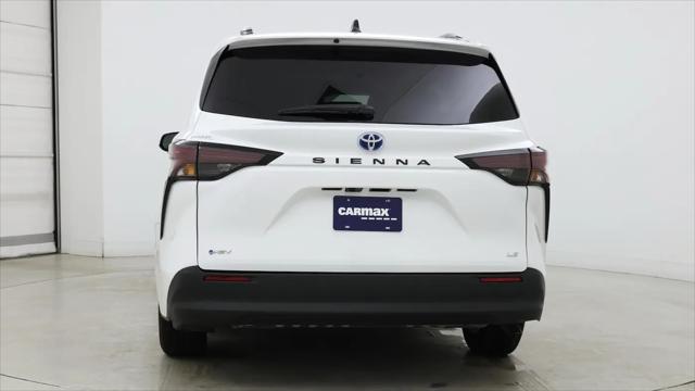 2025 Toyota Sienna LE