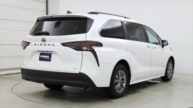 2025 Toyota Sienna LE