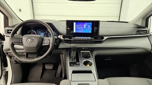 2025 Toyota Sienna LE