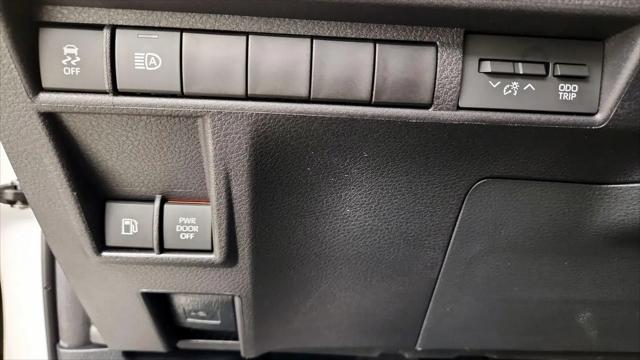 2025 Toyota Sienna LE