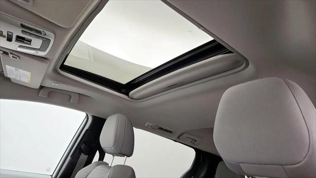 2025 Toyota Sienna LE