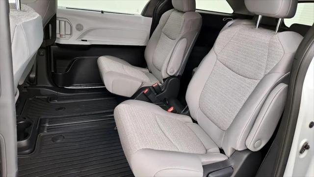 2025 Toyota Sienna LE