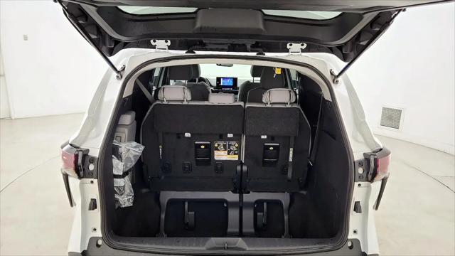 2025 Toyota Sienna LE
