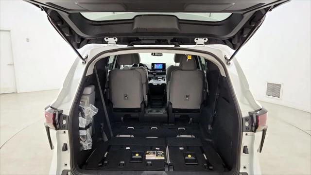 2025 Toyota Sienna LE