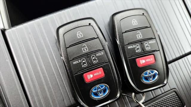 2025 Toyota Sienna LE