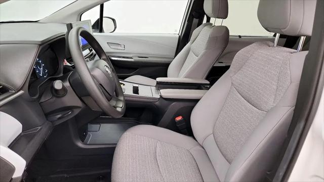 2025 Toyota Sienna LE