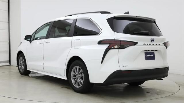 2025 Toyota Sienna LE