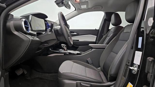 2025 Chevrolet Trax FWD LT