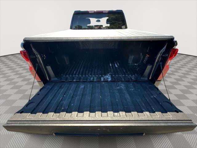 2022 Chevrolet Silverado 1500 4WD Crew Cab Short Bed LT with 2FL