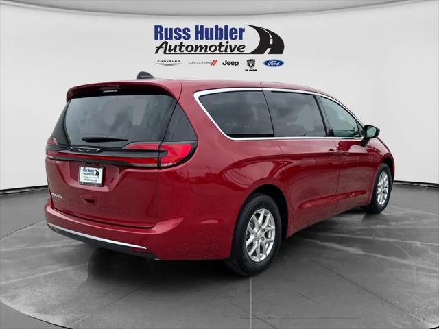 2027 Chrysler Pacifica Select